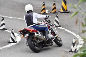 教習所でお手本を見せる教案の参考画像